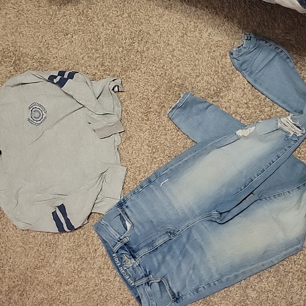 American Eagle Outfitters Light Blue Ripped Jeans